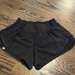 Lululemon 2.5 inch hotty hot shorts